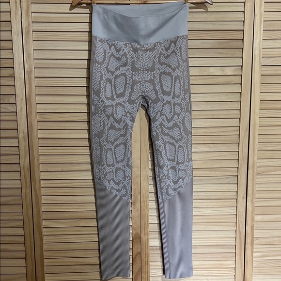 Bella Movement Pants - Bella Movement snake print leggings L